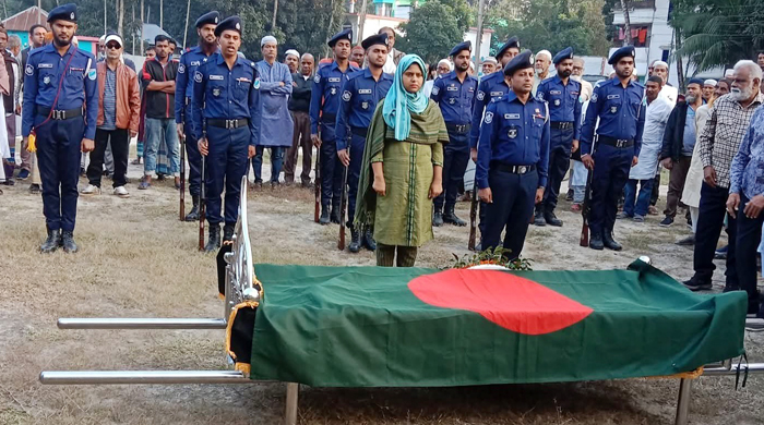  রাজবাড়ী শহরের বিনোদপুরে রাষ্ট্রীয় মর্যাদায় বীর মুক্তিযোদ্ধার দাফন